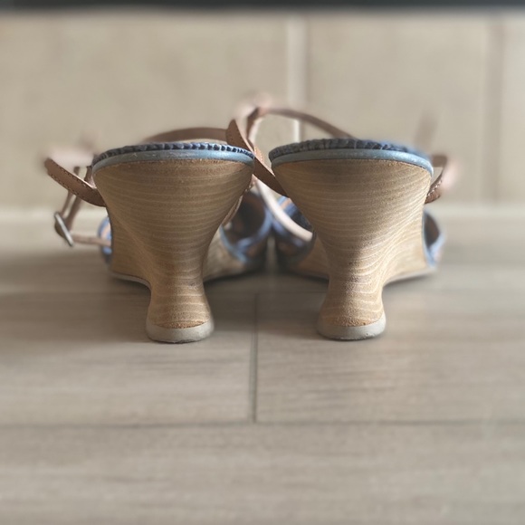 *SOLD* Salvatore Ferragamo Woven Raffia Wedges 😍 - Picture 5 of 10